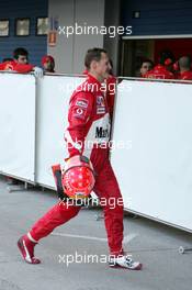 10.01.2006 Jerez, Spain,  Michael Schumacher (GER), Scuderia Ferrari, returns to the pits after he stopped in the gravel - Formula One Testing