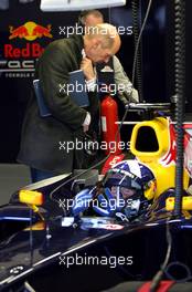 11.01.2006 Jerez, Spain,  Adrian Newey (GBR), Red Bull Racing (ex. McLaren), Technical director with David Coulthard (GBR), Red Bull Racing - Formula One Testing