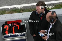 11.01.2006 Jerez, Spain,  Adrian Newey (GBR), Red Bull Racing (ex. McLaren), Technical director, talking to Christian Horner (GBR), Red Bull Racing, Team Principal - Formula One Testing