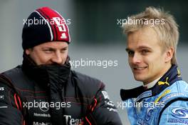09.02.2006 Jerez, Spain,  Kimi Raikkonen (FIN) McLaren talks with Heikki Kovalainen (FIN) Renault Test Driver