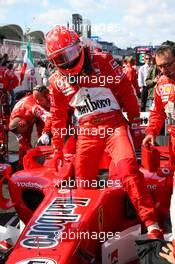 08.10.2006 Suzuka, Japan,  Michael Schumacher (GER), Scuderia Ferrari - Formula 1 World Championship, Rd 17, Japanese Grand Prix, Sunday Pre-Race Grid