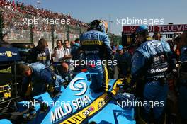 08.10.2006 Suzuka, Japan,  Fernando Alonso (ESP), Renault F1 Team - Formula 1 World Championship, Rd 17, Japanese Grand Prix, Sunday Pre-Race Grid