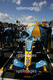 08.10.2006 Suzuka, Japan,  Renault F1 Team, R26 - Formula 1 World Championship, Rd 17, Japanese Grand Prix, Sunday Pre-Race Grid