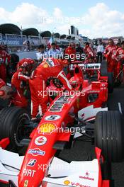 08.10.2006 Suzuka, Japan,  Michael Schumacher (GER), Scuderia Ferrari - Formula 1 World Championship, Rd 17, Japanese Grand Prix, Sunday Pre-Race Grid