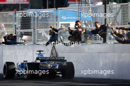 08.10.2006 Suzuka, Japan,  Fernando Alonso (ESP), Renault F1 Team, R26 - Formula 1 World Championship, Rd 17, Japanese Grand Prix, Sunday Podium