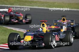 08.10.2006 Suzuka, Japan,  David Coulthard (GBR), Red Bull Racing, RB2 leads Robert Doornbos (NED), Red Bull Racing, RB2 - Formula 1 World Championship, Rd 17, Japanese Grand Prix, Sunday Race
