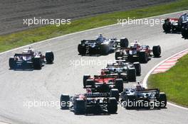08.10.2006 Suzuka, Japan,  Start, Takuma Sato (JPN), Super Aguri F1, SA06, Robert Doornbos (NED), Red Bull Racing, RB2 - Formula 1 World Championship, Rd 17, Japanese Grand Prix, Sunday Race