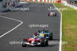 08.10.2006 Suzuka, Japan,  Ralf Schumacher (GER), Toyota Racing, TF106 and Fernando Alonso (ESP), Renault F1 Team, R26 - Formula 1 World Championship, Rd 17, Japanese Grand Prix, Sunday Race