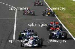 08.10.2006 Suzuka, Japan,  Robert Kubica (POL), BMW Sauber F1 Team, F1.06, Nico Rosberg (GER), WilliamsF1 Team, FW28 Cosworth and Mark Webber (AUS), Williams F1 Team, FW28 Cosworth - Formula 1 World Championship, Rd 17, Japanese Grand Prix, Sunday Race