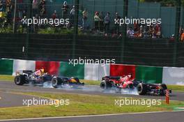 08.10.2006 Suzuka, Japan,  Scott Speed (USA), Scuderia Toro Rosso, STR01 and David Coulthard (GBR), Red Bull Racing, RB2 - Formula 1 World Championship, Rd 17, Japanese Grand Prix, Sunday Race