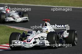 08.10.2006 Suzuka, Japan,  Nick Heidfeld (GER), BMW Sauber F1 Team, F1.06 leads Robert Kubica (POL), BMW Sauber F1 Team, F1.06 - Formula 1 World Championship, Rd 17, Japanese Grand Prix, Sunday Race