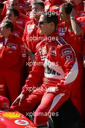 07.10.2006 Suzuka, Japan,  Scuderia Ferrari Team photo, Michael Schumacher (GER), Scuderia Ferrari  - Formula 1 World Championship, Rd 17, Japanese Grand Prix, Saturday