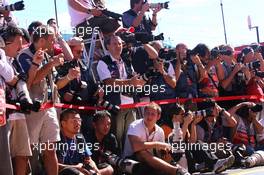 07.10.2006 Suzuka, Japan,  Photographers at the Ferrari team photo - Formula 1 World Championship, Rd 17, Japanese Grand Prix, Saturday