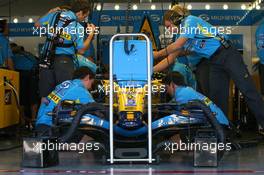 07.10.2006 Suzuka, Japan,  Giancarlo Fisichella (ITA), Renault F1 Team, R26 - Formula 1 World Championship, Rd 17, Japanese Grand Prix, Saturday Practice