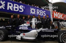 08.10.2006 Suzuka, Japan,  Williams F1 Team photo - Formula 1 World Championship, Rd 17, Japanese Grand Prix, Sunday