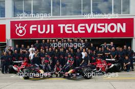 08.10.2006 Suzuka, Japan,  Scuderia Toro Rosso team photo - Formula 1 World Championship, Rd 17, Japanese Grand Prix, Sunday