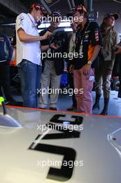 08.10.2006 Suzuka, Japan,  Christijan Albers (NED), Spyker MF1 Racing and Mr Terrada, President of JVC - Formula 1 World Championship, Rd 17, Japanese Grand Prix, Sunday