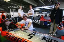 08.10.2006 Suzuka, Japan,  Christijan Albers (NED), Spyker MF1 Racing and Mr Terrada, President of JVC - Formula 1 World Championship, Rd 17, Japanese Grand Prix, Sunday