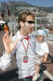 26.05.2006 Monte Carlo, Monaco,  Jarno Trulli (ITA), Toyota Racing & his son Enzo Trulli (ITA) - Formula 1 World Championship, Rd 7, Monaco Grand Prix, Friday