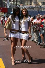 26.05.2006 Monte Carlo, Monaco,  Girls in the Pit Lane - Formula 1 World Championship, Rd 7, Monaco Grand Prix, Friday