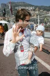 26.05.2006 Monte Carlo, Monaco,  Jarno Trulli (ITA),  Toyota Racing and his son Enzo Trulli (ITA) - Formula 1 World Championship, Rd 7, Monaco Grand Prix, Friday