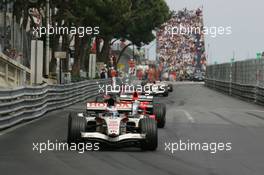 28.05.2006 Monte Carlo, Monaco, Jenson Button (GBR), Honda Racing F1 Team, RA106 leads Christijan Albers (NED), Midland MF1 Racing, Toyota M16 - Formula 1 World Championship, Rd 7, Monaco Grand Prix, Sunday Race