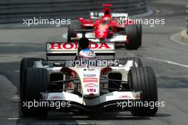 28.05.2006 Monte Carlo, Monaco,  Jenson Button (GBR), Honda Racing F1 Team ahead of Michael Schumacher (GER), Scuderia Ferrari - Formula 1 World Championship, Rd 7, Monaco Grand Prix, Sunday Race