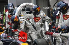 28.05.2006 Monte Carlo, Monaco,  PIT STOP of David Coulthard (GBR), Red Bull Racing  - Formula 1 World Championship, Rd 7, Monaco Grand Prix, Sunday Race