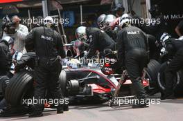 28.05.2006 Monte Carlo, Monaco,  PIT STOP of Juan-Pablo Montoya (COL), Juan Pablo, McLaren Mercedes - Formula 1 World Championship, Rd 7, Monaco Grand Prix, Sunday Race