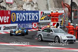 28.05.2006 Monte Carlo, Monaco,  Safety car, Fernando Alonso (ESP), Renault F1 Team, in the new R26 and Michael Schumacher (GER), Scuderia Ferrari - Formula 1 World Championship, Rd 7, Monaco Grand Prix, Sunday Race