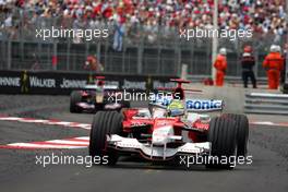 28.05.2006 Monte Carlo, Monaco,  Michael Schumacher (GER), Scuderia Ferrari and Vitantonio Liuzzi (ITA), Scuderia Toro Rosso - Formula 1 World Championship, Rd 7, Monaco Grand Prix, Sunday Race