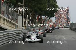 28.05.2006 Monte Carlo, Monaco,  Nick Heidfeld (GER), BMW Sauber F1 Team, F1.06 leads Ralf Schumacher (GER), Toyota Racing, TF106 - Formula 1 World Championship, Rd 7, Monaco Grand Prix, Sunday Race
