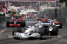 28.05.2006 Monte Carlo, Monaco,  Nick Heidfeld (GER), BMW Sauber F1 Team ahead of Ralf Schumacher (GER), Toyota Racing and Juan-Pablo Montoya (COL), Juan Pablo, McLaren Mercedes - Formula 1 World Championship, Rd 7, Monaco Grand Prix, Sunday Race