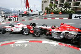 28.05.2006 Monte Carlo, Monaco,  Franck Montagny (FRA), Super Aguri F1, Super Aguri F1, SA05 leads Tiago Monteiro (POR), Midland MF1 Racing, Toyota M16 - Formula 1 World Championship, Rd 7, Monaco Grand Prix, Sunday Race
