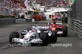 28.05.2006 Monte Carlo, Monaco,  Jacques Villeneuve (CDN), BMW Sauber F1 Team and Michael Schumacher (GER), Scuderia Ferrari  - Formula 1 World Championship, Rd 7, Monaco Grand Prix, Sunday Race