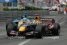 28.05.2006 Monte Carlo, Monaco,  David Coulthard (GBR), Red Bull Racing, Giancarlo Fisichella (ITA), Renault F1 Team - Formula 1 World Championship, Rd 7, Monaco Grand Prix, Sunday Race