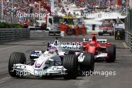 28.05.2006 Monte Carlo, Monaco,  Jacques Villeneuve (CDN), BMW Sauber F1 Team and Michael Schumacher (GER), Scuderia Ferrari - Formula 1 World Championship, Rd 7, Monaco Grand Prix, Sunday Race