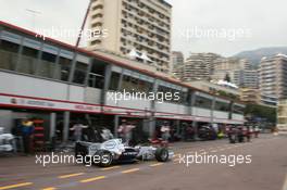 28.05.2006 Monte Carlo, Monaco,  PIT STOP of Jacques Villeneuve (CDN), BMW Sauber F1 Team - Formula 1 World Championship, Rd 7, Monaco Grand Prix, Sunday Race