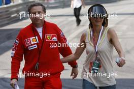 27.05.2006 Monte Carlo, Monaco,  Jean Todt (FRA), Team Manager Scuderia Ferrari Marlboro, with his girlfriend Michelle Yeoh (MAL) - Formula 1 World Championship, Rd 7, Monaco Grand Prix, Saturday
