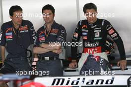 27.05.2006 Monte Carlo, Monaco,  Christijan Albers (NED), Midland MF1 Racing, and his Race Engineer Jody Egginton  - Formula 1 World Championship, Rd 7, Monaco Grand Prix, Saturday