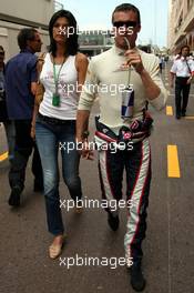 27.05.2006 Monte Carlo, Monaco,  David Coulthard (GBR), Red Bull Racing and girlfriend Caren Minier (FRA) - Formula 1 World Championship, Rd 7, Monaco Grand Prix, Saturday