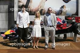 28.05.2006 Monte Carlo, Monaco,  Red Bull Racing Drivers with Brandon Ruth, actor, Kate Bosworth, and actor Kevin Spacey - Formula 1 World Championship, Rd 7, Monaco Grand Prix, Sunday