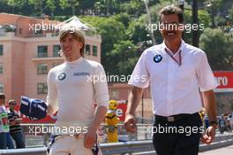 25.05.2006 Monte Carlo, Monaco,  Nick Heidfeld (GER), BMW Sauber F1 Team & Dr. Mario Theissen (GER), BMW Sauber F1 Team, BMW Motorsport Director - Formula 1 World Championship, Rd 7, Monaco Grand Prix, Thursday