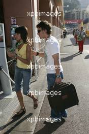 25.05.2006 Monte Carlo, Monaco,  Fernando Alonso (ESP), Renault F1 Team with his girl friend Raquel del Rosario - Formula 1 World Championship, Rd 7, Monaco Grand Prix, Thursday