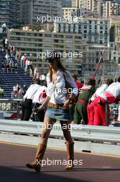 25.05.2006 Monte Carlo, Monaco,  A girl in the Pitlane - Formula 1 World Championship, Rd 7, Monaco Grand Prix, Thursday