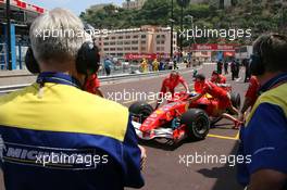 25.05.2006 Monte Carlo, Monaco,  Michelin engeniers looking on Felipe Massa (BRA), Scuderia Ferrari - Formula 1 World Championship, Rd 7, Monaco Grand Prix, Thursday