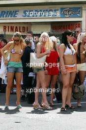 24.05.2006 Monte Carlo, Monaco,  Girls on the streets of Monaco - Formula 1 World Championship, Rd 7, Monaco Grand Prix, Wednesday