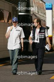 24.05.2006 Monte Carlo, Monaco,  Nick Heidfeld (GER), BMW Sauber F1 Team &Joseph Lieberer (SUI) BMW Sauber Physio - Formula 1 World Championship, Rd 7, Monaco Grand Prix, Wednesday