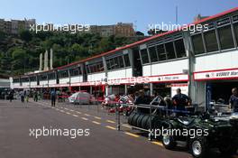 24.05.2006 Monte Carlo, Monaco,  Team set up their garages in the Monaco Pitlane - Formula 1 World Championship, Rd 7, Monaco Grand Prix, Wednesday