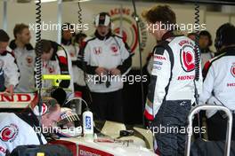 25.04.2006 Silverstone, England, Anthony Davidson (GBR), Test Driver, Honda Racing F1 Team, Jenson Button (GBR), Honda Racing F1 Team, www.xpb.cc, EMail: info@xpb.cc - copy of publication required for printed pictures. Every used picture is fee-liable. c Copyright: Davenport / xpb.cc